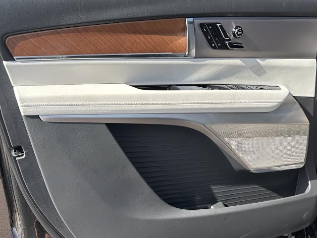 2027 Cadillac VISTIQ Sport - Photo 15