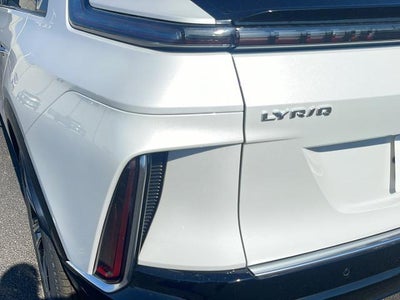 2025 Cadillac LYRIQ Luxury 2