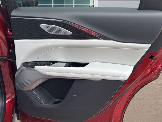2024 Cadillac LYRIQ Luxury 2