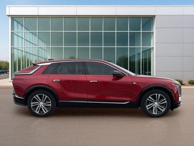 2024 Cadillac LYRIQ Luxury 2